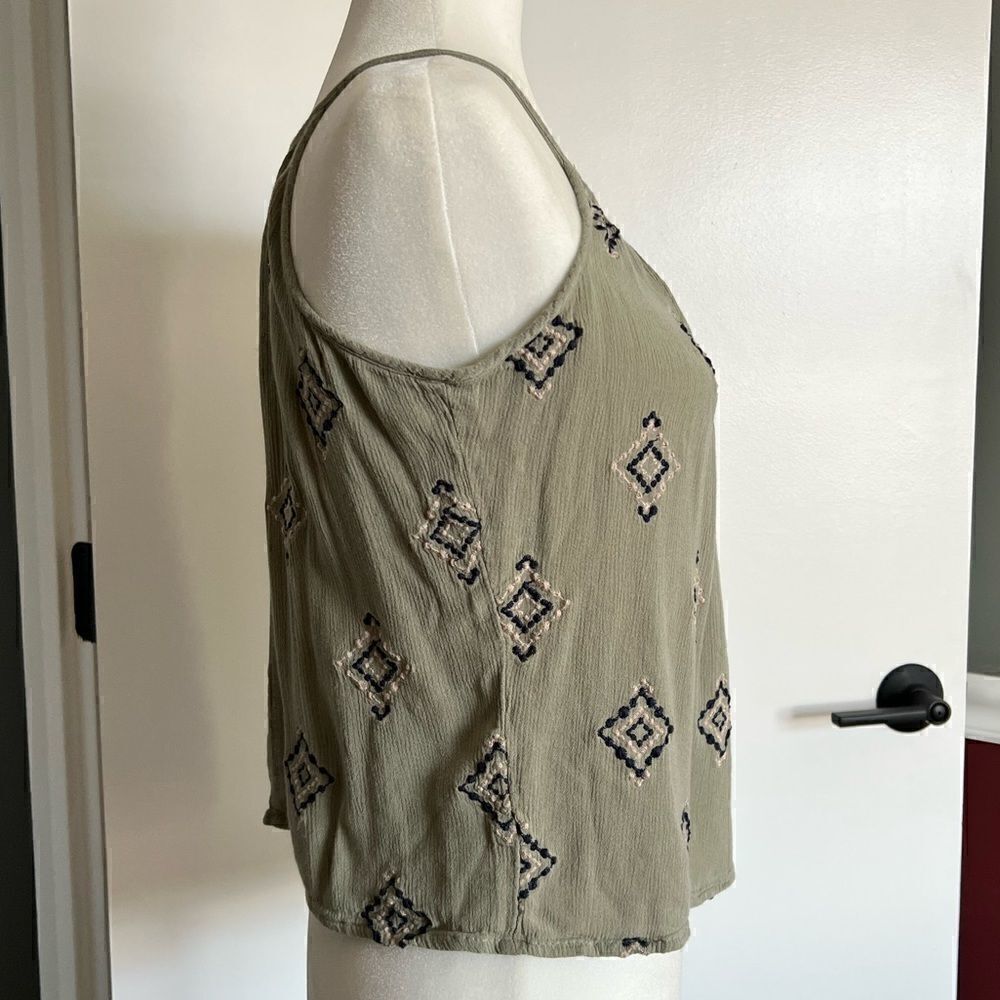 5/$25 Francesca's Patterned Halter Top - Picture 5 of 6